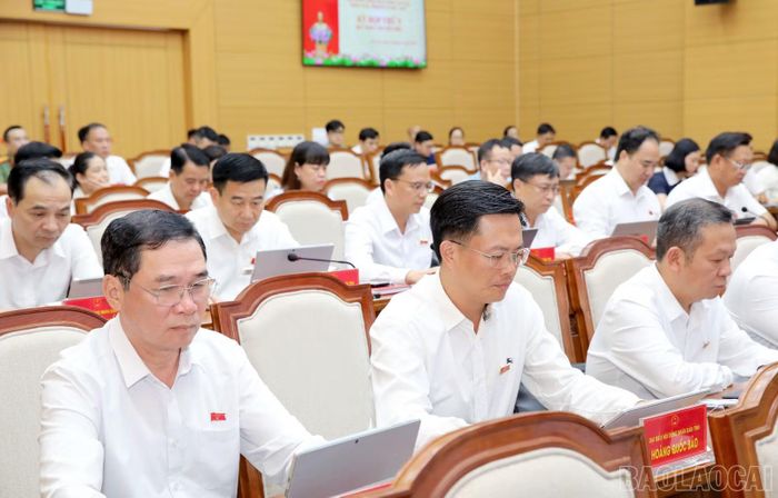 Ứng dụng công nghệ số giúp đại biểu HĐND tỉnh tiếp cận thông tin nhanh chóng, nâng cao hiệu quả nghiên cứu và thảo luận tại kỳ họp.