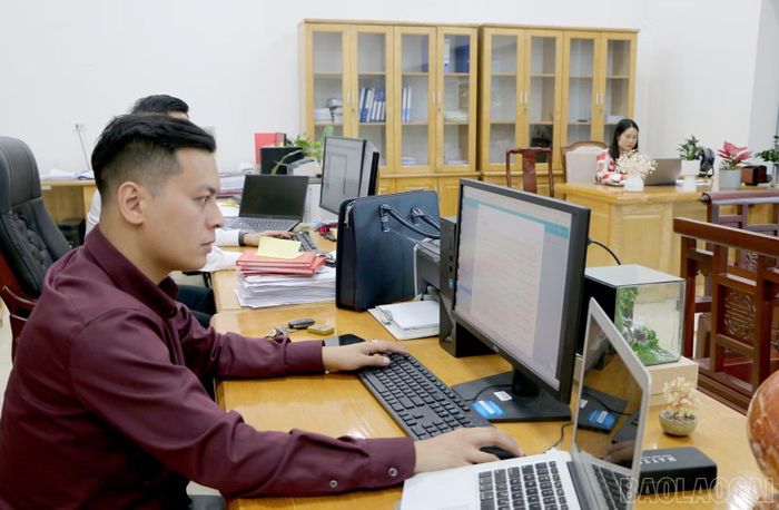 Cán bộ, công chức Văn phòng Đoàn ĐBQH và HĐND tỉnh chủ động xử lý văn bản, tài liệu trên môi trường điện tử.