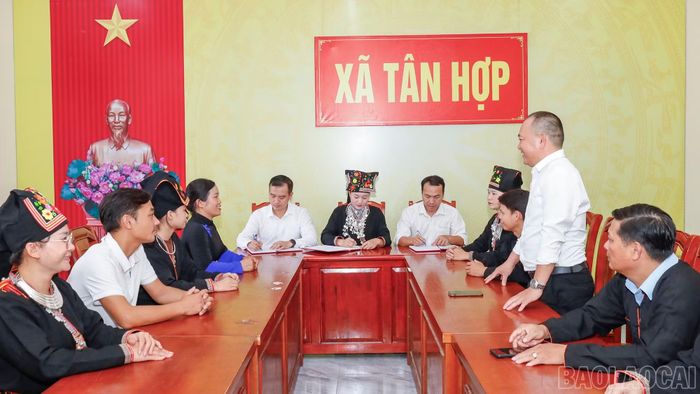 Việc trở thành đại biểu Quốc hội là dấu mốc đặc biệt đối với Lý Hương và quê hương Tân Hợp, khi sau hơn 30 năm, xã có người thứ hai được tín nhiệm đảm nhận trọng trách này. Với chị, niềm tự hào luôn gắn liền với trách nhiệm lắng nghe, tiếp nhận tâm tư, nguyện vọng của người dân và phản ánh kịp thời đến Quốc hội, Chính phủ cùng các cơ quan có thẩm quyền. Chị mong muốn những ý kiến xuất phát từ thực tiễn sẽ góp phần xây dựng các chính sách sát với đời sống, đáp ứng mong mỏi của cử tri.