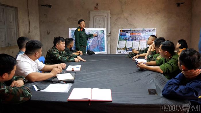 Các lực lượng chức năng phối hợp tổ chức đánh sập các cửa hầm trong khu vực rộng khoảng 20 ha.