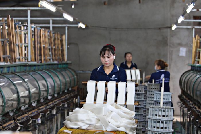 Doanh nghiệp phát triển ươm tơ, dệt lụa phục vụ xuất khẩu tại xã Nam Ban Lâm Hà