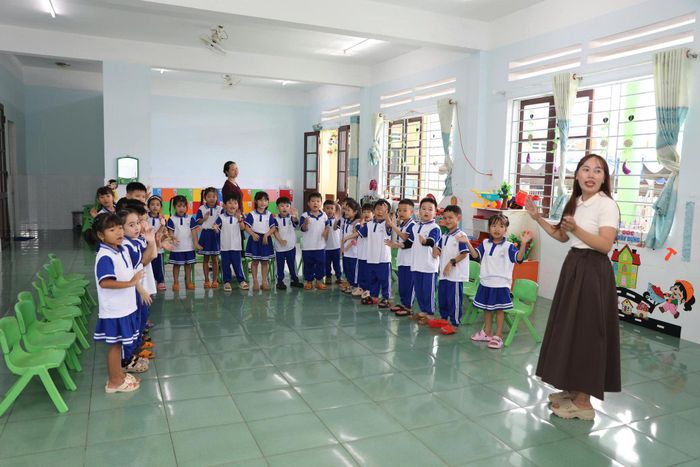 Các em học sinh Trường Mầm non Thăng Long được học tập trong điều kiện bảo đảm về cơ sở vật chất và trang thiết bị phục vụ