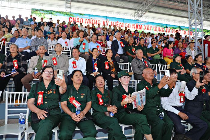 Các đại biểu tham dự buổi lễ
