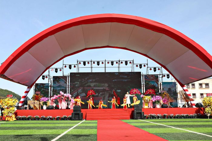 Văn nghệ chào mừng