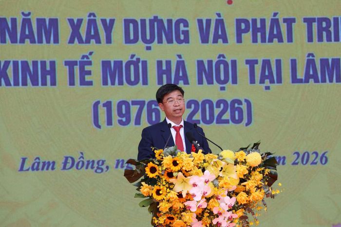 Bí thư Đảng ủy xã Nam Ban Lâm Hà đại diện cấp ủy, chính quyền các địa phương Vùng kinh tế mới Hà Nội tại Lâm Đồng bày tỏ sự cảm ơn các cấp chính quyền hai địa phương đã quan tâm, hỗ trợ bà con Nhân dân thời gian qua