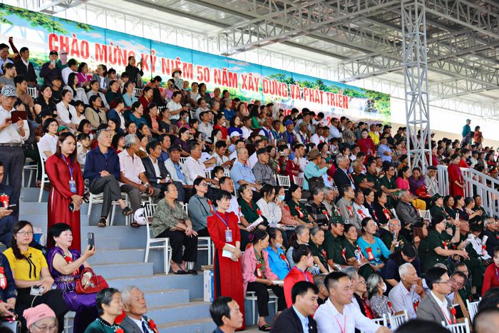 Cán bộ, nhân dân các xã vùng Lâm Hà tham dự lễ kỷ niệm