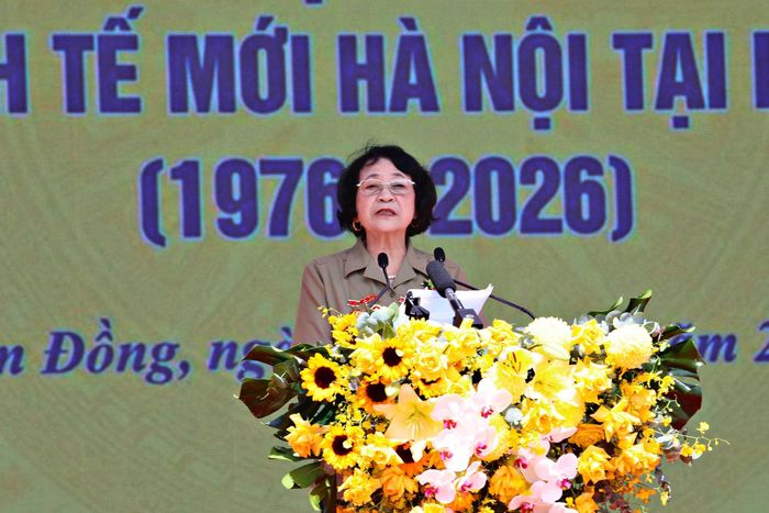 Bà Nguyễn Thị Mão, đại diện Ban Liên lạc Cựu Thanh niên xung phong tiền trạm xây dựng Vùng kinh tế mới Hà Nội tại Lâm Đồng chia sẻ kỷ niệm về chặng đường đã qua