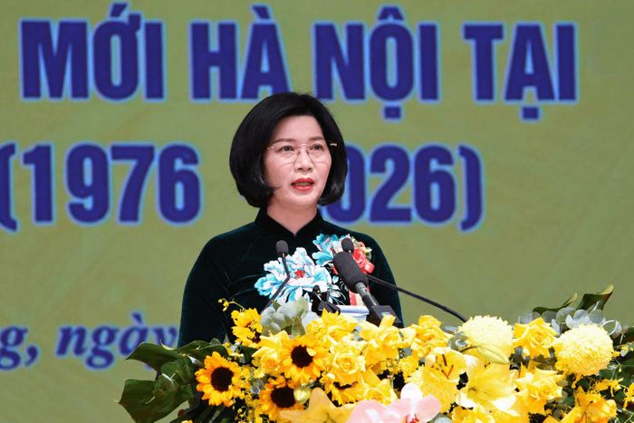 Đồng chí Phùng Thị Hồng Hà, Phó Bí thư Thành ủy, Chủ tịch HĐND, Phó Trưởng Đoàn ĐBQH TP Hà Nội phát biểu chúc mừng lễ kỷ niệm