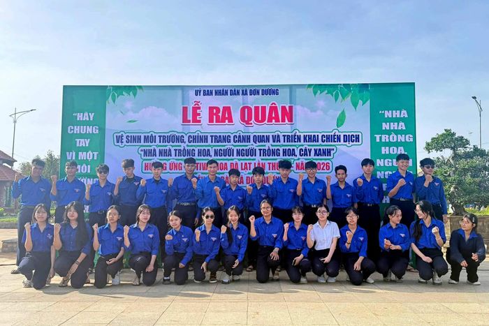 Học sinh Trường THPT Đơn Dương tham gia vệ sinh môi trường, hưởng ứng Festival Hoa Đà Lạt năm 2026