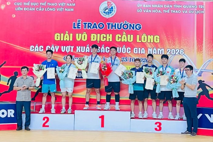 Cặp đôi Trần Đình Mạnh - Lương Nguyễn Khánh Ngọc giành 1 huy chương Bạc nội dung đôi nam nữ. (Ảnh: Trung tâm Huấn luyện và Thi đấu thể thao tỉnh Lâm Đồng)