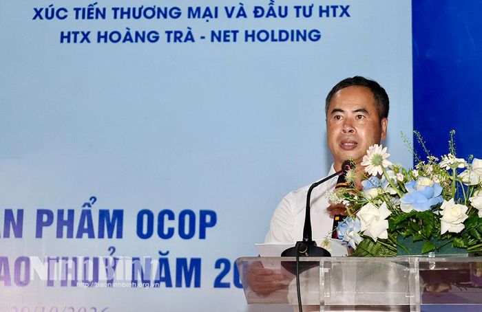 Đại diện lãnh đạo Liên minh HTX tỉnh phát biểu khai mạc phiên chợ.