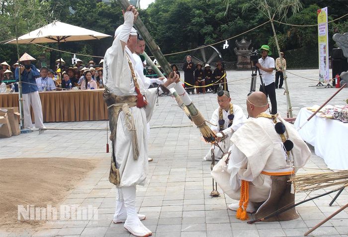 Nghi thức thắp lửa.
