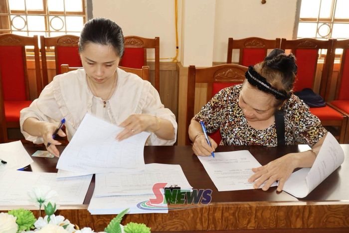 Các hộ dân được chi trả bồi thường, hỗ trợ thực hiện dự án.
