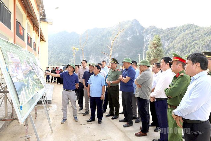 Bí thư Tỉnh ủy Hầu A Lềnh kiểm quy hoạch, tiến độ xây dựng Trường phổ thông nội trú liên cấp TH-THCS Phố Bảng.