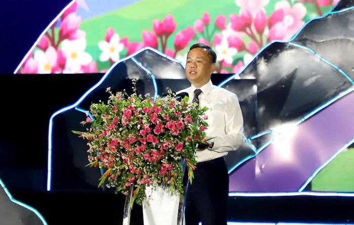 Đồng chí Đỗ Hùng Đức, Phó Chủ tịch Ủy ban nhân dân tỉnh Tuyên Quang phát biểu tại Lễ hội Hoa tam giác mạch.