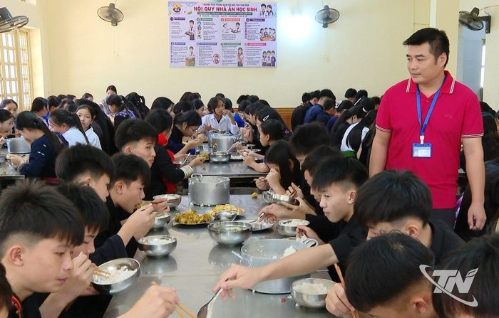Bếp ăn tập thể của Trường PTDT nội trú Chợ Đồn.