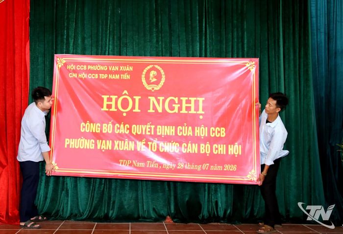 Chi bộ Nam Tiến phân công nhiệm vụ cụ thể cho từng cá nhân trong cải tạo, nâng cấp nhà văn hóa tổ dân phố.
