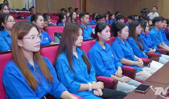 Các đoàn viên thanh niên tham dự khai mạc Cuộc thi.