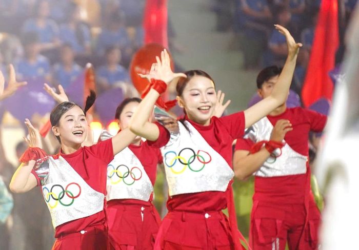  ... đồng thời thể hiện một Huế năng động, hiện đại.