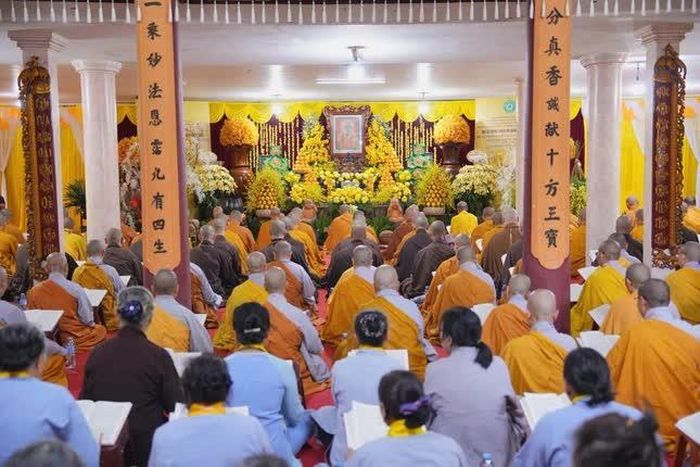 Trang nghiêm khóa lễ