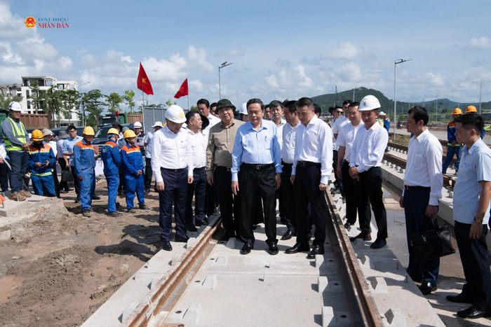 Chủ tịch Quốc hội Trần Thanh Mẫn cùng Đoàn công tác đến kiểm tra Dự án Tuyến tàu điện đô thị đoạn 1