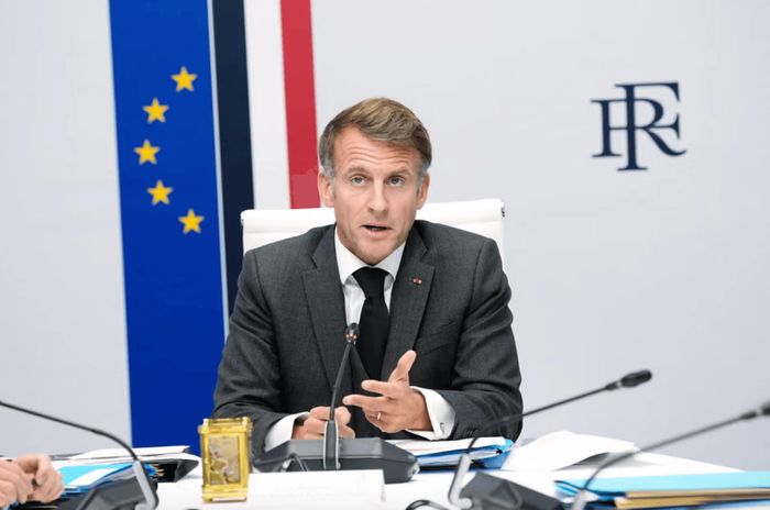 Tổng thống Emmanuel Macron chủ trì cuộc họp Hội đồng An ninh Pháp tại Điện Élysée. Ảnh: Suarez Teresa/ABACA/Shutterstock