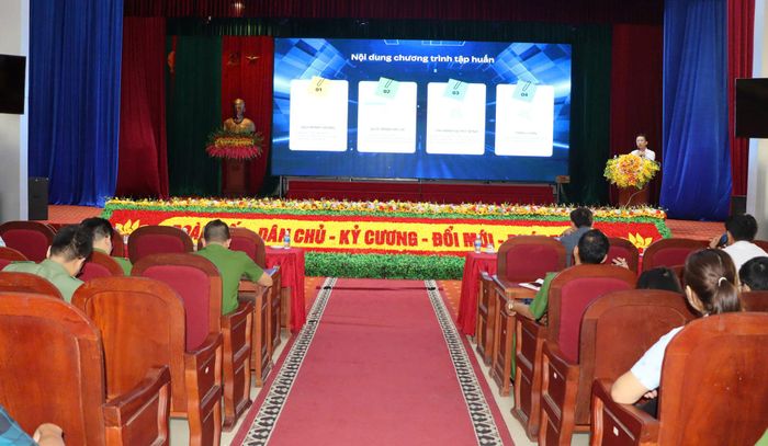 Sở Tư pháp Hà Tĩnh tổ chức Hội nghị tập huấn kiến thức pháp luật và kỹ năng xử phạt vi phạm hành chính cho cán bộ cấp xã. Ảnh: Đức Thọ
