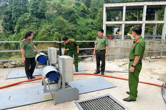 Công an tỉnh Tuyên Quang tăng cường kiểm tra, bảo đảm an ninh an toàn công trình thuỷ điện trên địa bàn trong mùa mưa lũ. Ảnh: BCA
