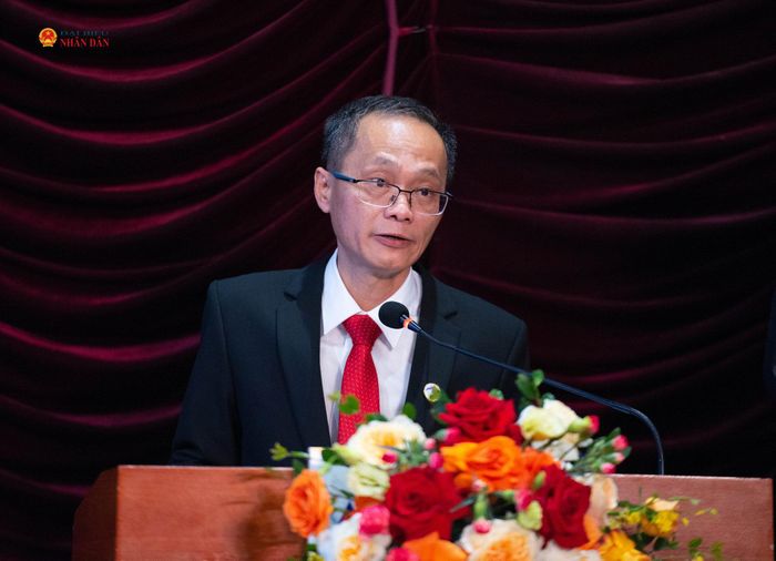 TS. Nguyễn Ngọc Bình - Trưởng khoa Ngôn ngữ học và Việt Nam, Trường Đại học Khoa học xã hội và nhân văn, Đại học Quốc gia Hà Nội trình bày diễn văn kỷ niệm tại buổi lễ