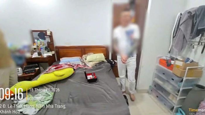 Khám xét khẩn cấp nơi ở của một đối tượng có liên quan hành vi tàng trữ trái phép chất ma túy.