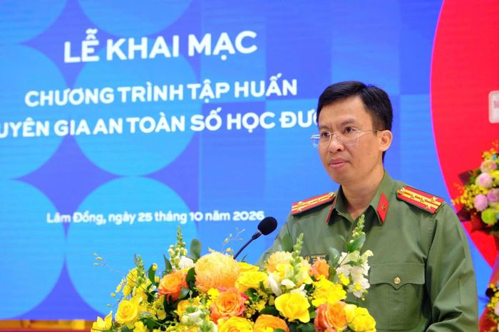Đại tá Phạm Thanh Hùng, Phó Giám đốc Công an tỉnh Lâm Đồng phát biểu tại buổi tập huấn.