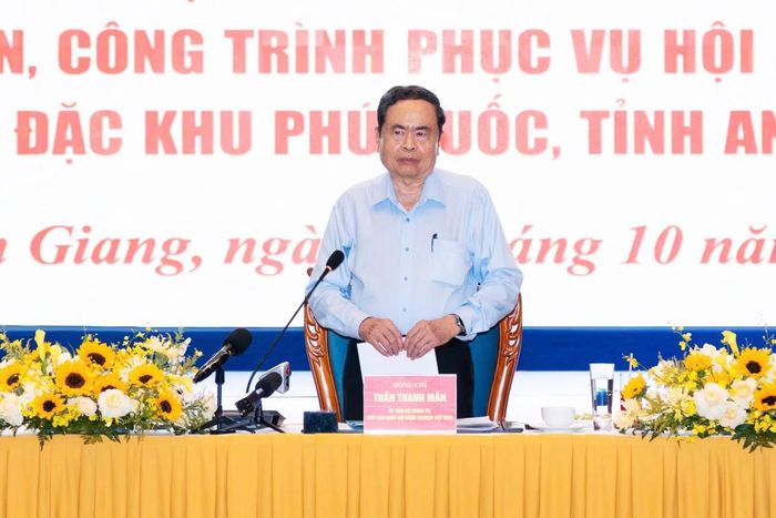 Đồng chí Trần Thanh Mẫn, Chủ tịch Quốc hội phát biểu tại buổi làm việc.