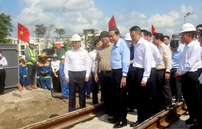 Đồng chí Trần Thanh Mẫn, Chủ tịch Quốc hội và đồng chí Phạm Gia Túc, Phó Thủ tướng Thường trực Chính phủ cùng các đại biểu kiểm tra tiến độ các dự án, công trình phục vụ Hội nghị cấp cao APEC 2027.