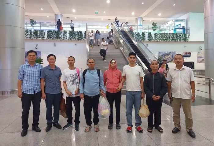 Lực lượng Công an tỉnh Gia Lai hỗ trợ một số công dân cư trú bất hợp pháp tại Thái Lan trở về nước.