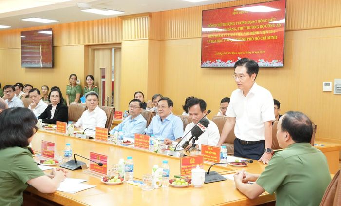  GS.TS Trần Diệp Tuấn, Hiệu trưởng Đại học Y Dược TP Hồ Chí Minh, phát biểu ý kiến. 