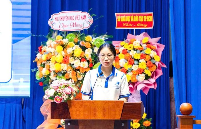 Sinh viên Phan Kim Thương (ngành Ngôn ngữ Anh, Trường Đại học Mở Thành phố Hồ Chí Minh) nhận học bổng xúc động chia sẻ về hành trình vượt khó vươn lên của bản thân.