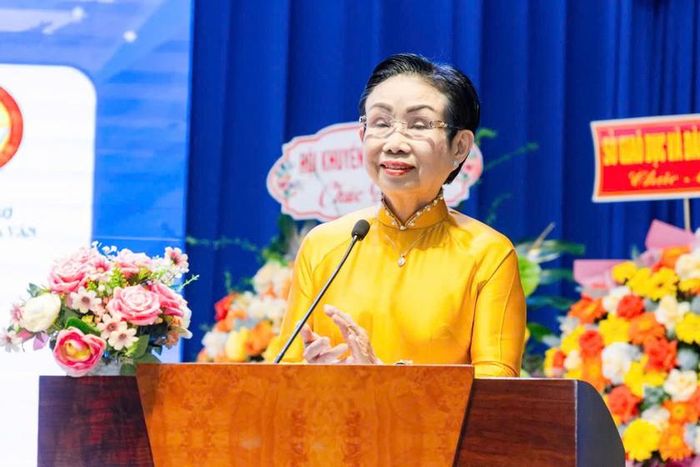 Phó Chủ tịch Trung ương Hội Khuyến học Việt Nam Nguyễn Thị Hiền phát biểu tại buổi lễ.