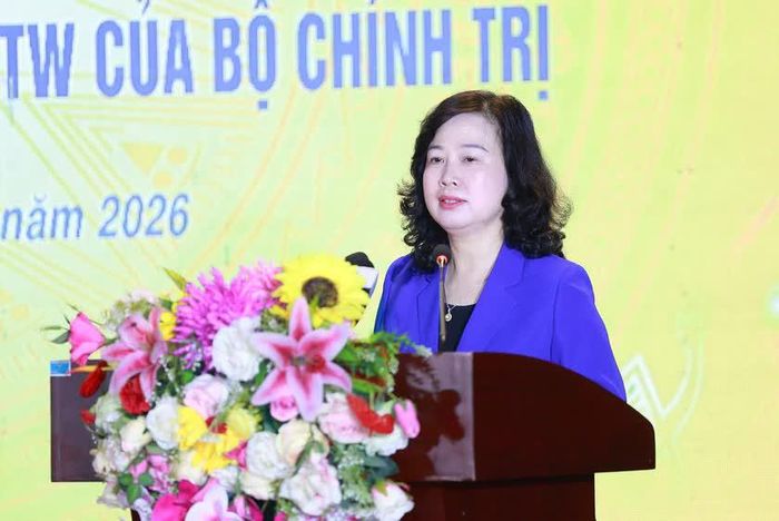 Bộ trưởng Bộ Y tế Đào Hồng Lan đánh giá cao sự chủ động, quyết tâm của tỉnh Thái Nguyên, đồng thời nhấn mạnh việc triển khai Bảo hiểm y tế toàn dân, miễn phí khám, chữa bệnh Bảo hiểm y tế và tăng cường nhân lực y tế cơ sở là những nhiệm vụ mới, có tính đột phá. Ảnh TNGOV