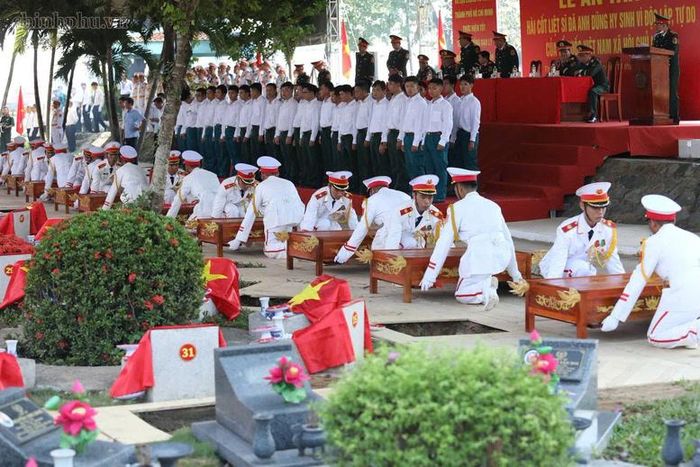 Tổng duyệt lễ viếng, truy điệu và an táng hài cốt liệt sĩ được tìm kiếm, quy tập tại Công viên văn hoá Lê Thị Riêng. (Ảnh: chinhphu.vn)