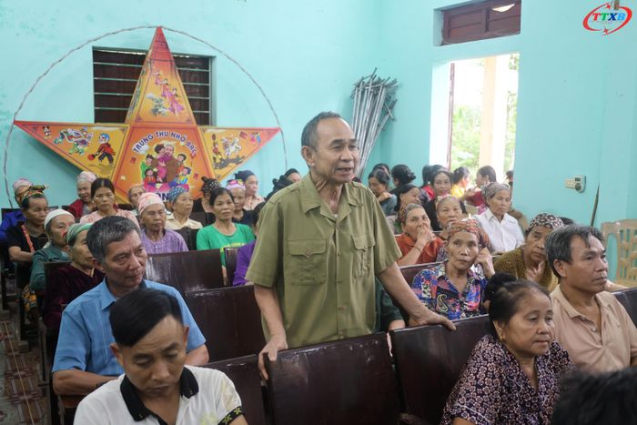 Sự tham gia của già làng, người có uy tín có thể giúp giảm khoảng cách giữa người có tranh chấp với chính quyền, cơ quan tư pháp Ảnh: Nam Sơn