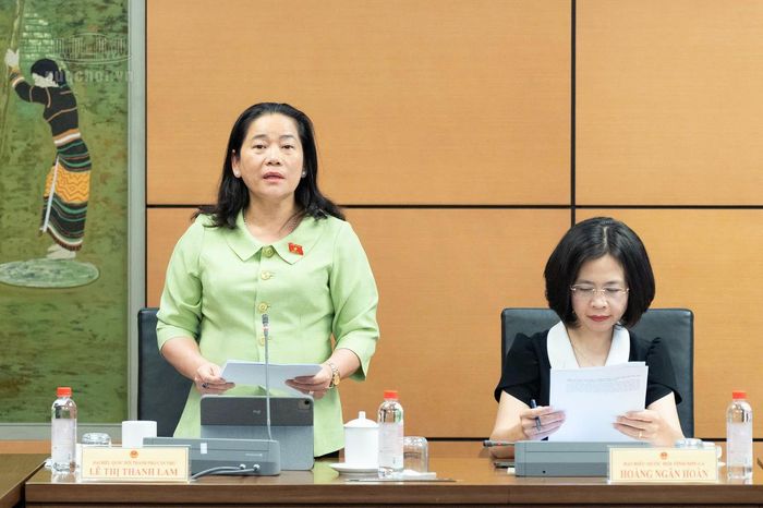 Đại biểu Lê Thị Thanh Lam (Đoàn ĐBQH thành phố Cần Thơ) phát biểu.