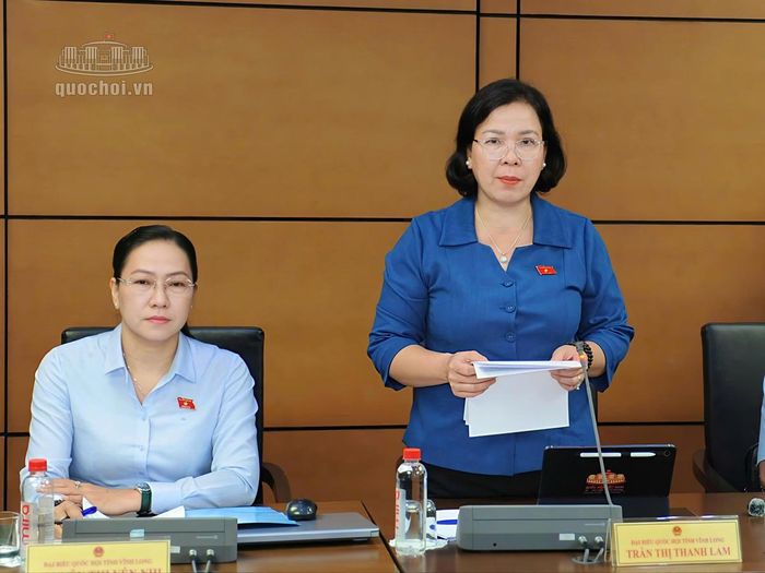 Phó Chủ nhiệm Ủy ban Văn hóa và Xã hội Trần Thị Thanh Lam (Đoàn ĐBQH tỉnh Vĩnh Long) phát biểu.