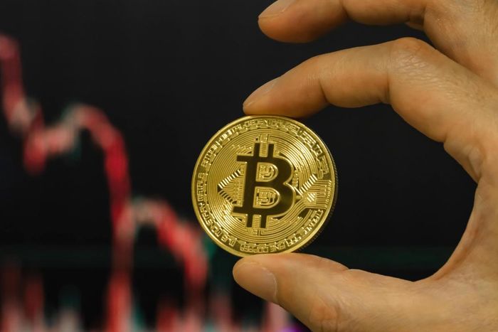 Đồng Bitcoin trước biến động thị trường. Ảnh: Yahoo Finance