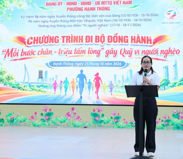 Bà Võ Thị Xuân Danh, Ủy viên Ban Thường vụ Đảng ủy, Chủ tịch Ủy ban Mặt trận Tổ quốc Việt Nam phường phát biểu tại chương trình