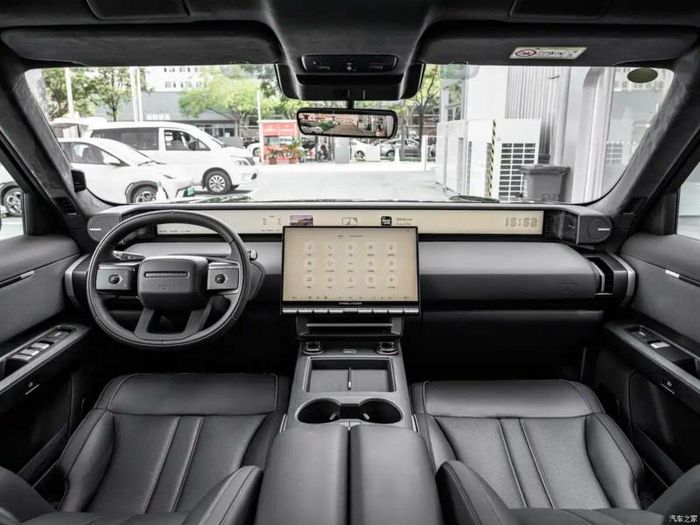 Freelander 8 được thiết kế bởi cựu giám đốc thiết kế của Land Rover, Gerry McGovern.