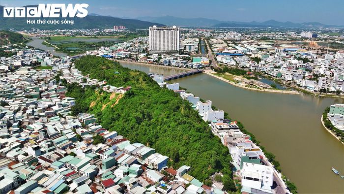 Ông Nguyễn Thanh Quang - nhà nghiên cứu văn hóa - lịch sử, cựu lãnh đạo Bảo tàng Bình Định (nay là tỉnh Gia Lai) - phân tích, trải qua nhiều cuộc chiến tranh, hầu như địa danh nào cũng mang dấu ấn lịch sử. Tuy nhiên, về mặt pháp lý, một địa điểm chỉ được coi là di tích khi đưa vào danh mục thống kê, xếp hạng chính thức của Nhà nước. Và theo nguyên tắc, khu vực núi Một vẫn chưa được gọi là “di tích” như nhiều người nhắc đến.