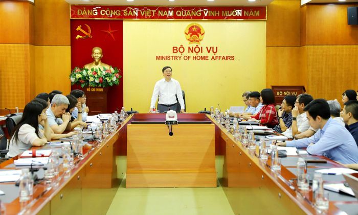 Thứ trưởng Bộ Nội vụ Trương Hải Long chủ trì hội nghị quán triệt, triển khai rà soát, hoàn thiện vị trí việc làm, xác định nhu cầu nhân lực và xây dựng phương án biên chế giai đoạn 2027-2031 của Bộ. (Ảnh: Bộ Nội vụ)