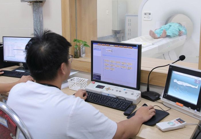 Một người dân kiểm tra sức khoẻ tại cơ sở y tế Hà Nội. (Ảnh minh hoạ: Sở Y tế Hà Nội)
