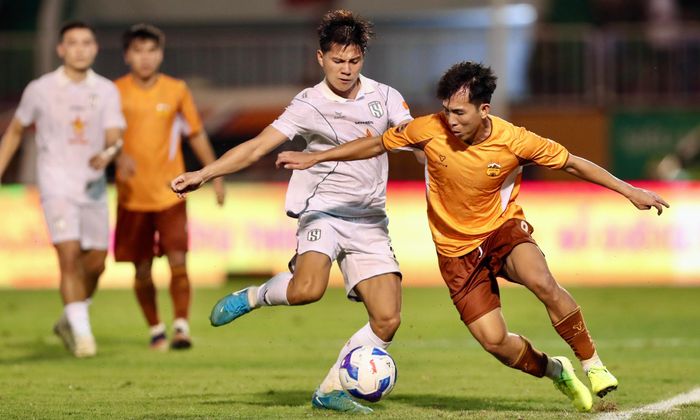 SLNA (áo trắng) thắng HAGL 2-0. (Ảnh: VPF)