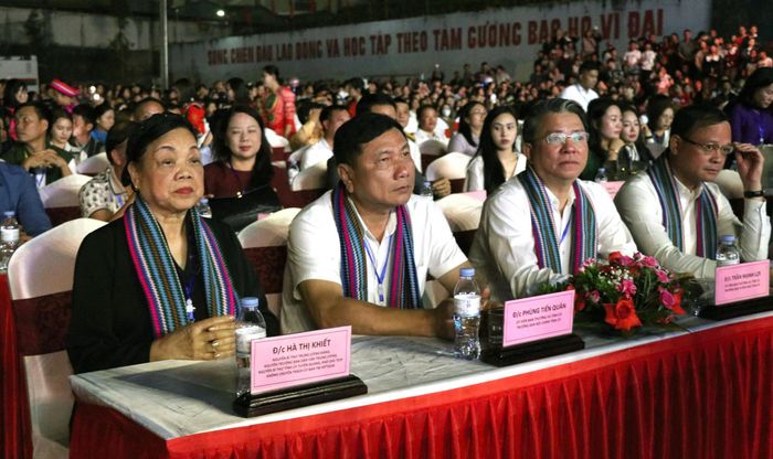Các đại biểu dự chương trình khai mạc.